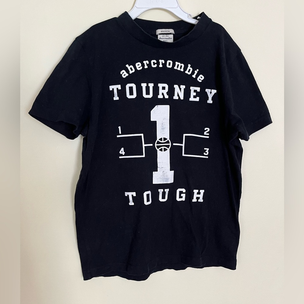 - Abercrombie & Fitch kids t-shirt football “Tourney tough”, size L dark navy